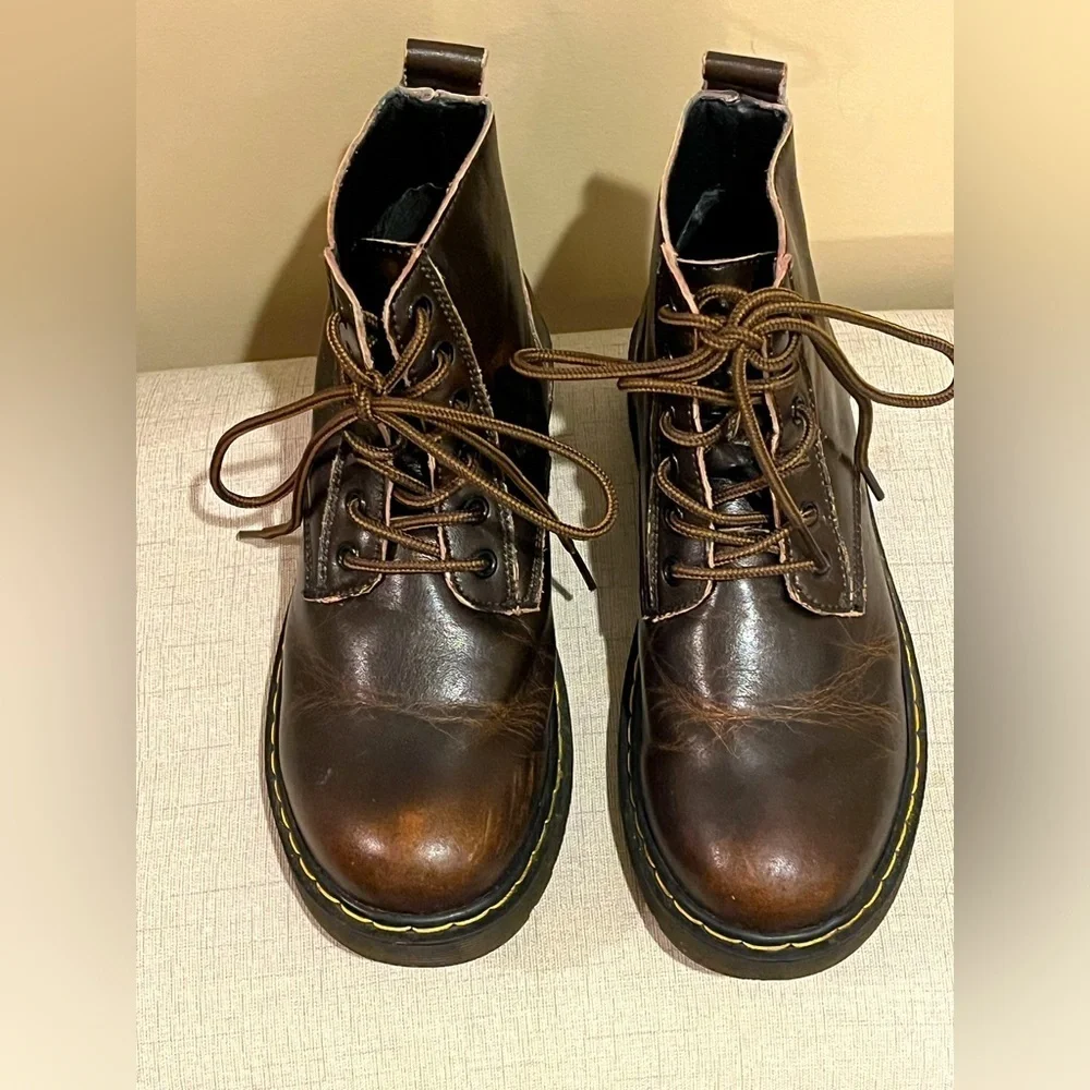 “The Original” Brown Leather, Yellow stitching, 6-eyelet Lace-up Boots, size 38